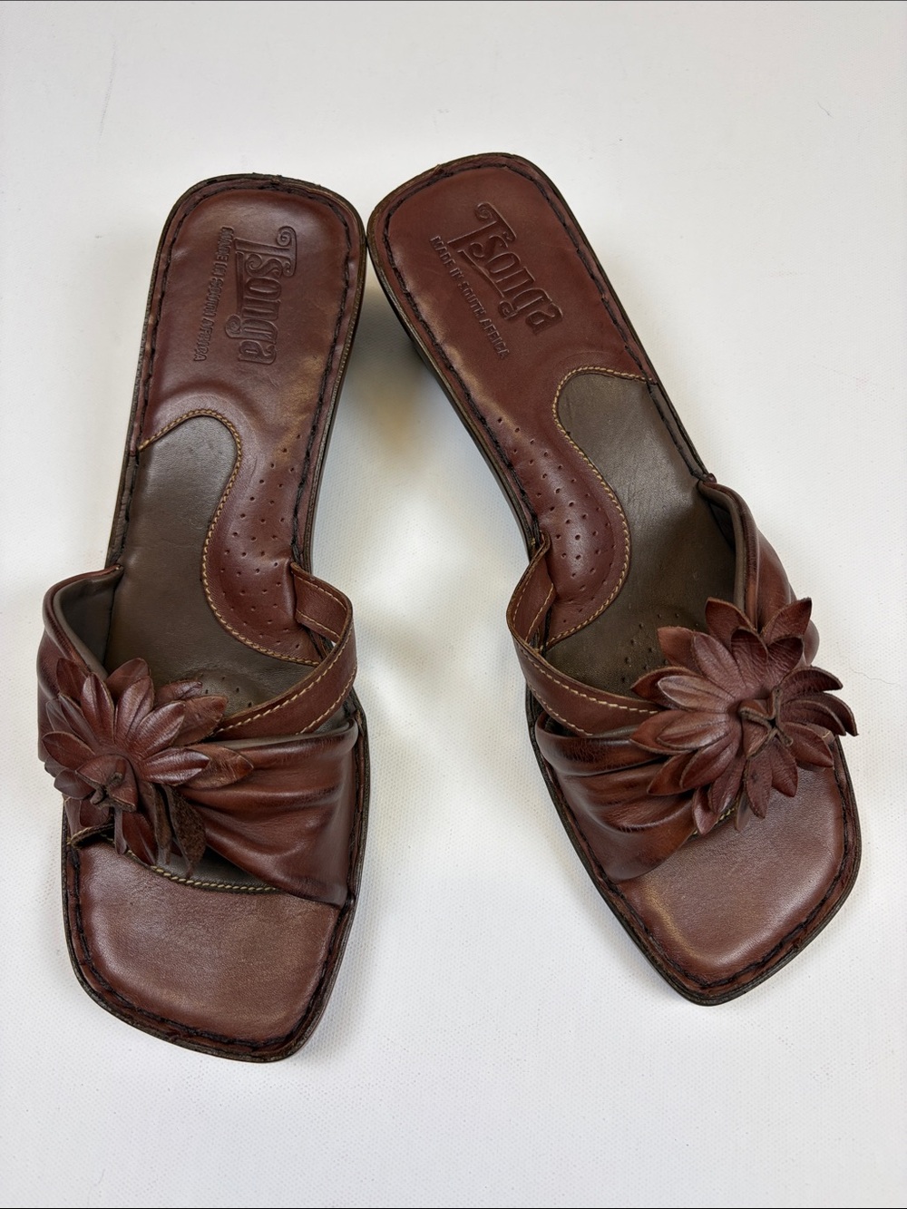 TSONGA BROWN LEATHER FLORAL SLIDE SANDALS EUR 41 US 10  MADE IN AFRICA